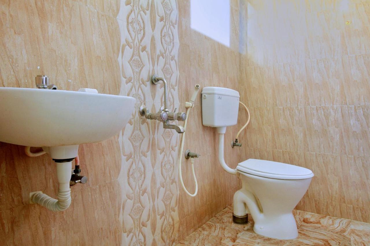 Oyo Flagship Luxe Residency Near Ecr 3*